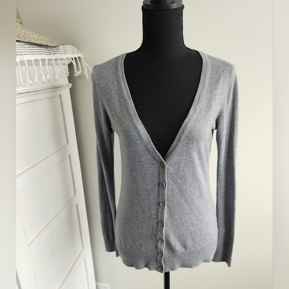 FOREVER 21 LIGHTWEIGHT CARDIGAN SWEATER